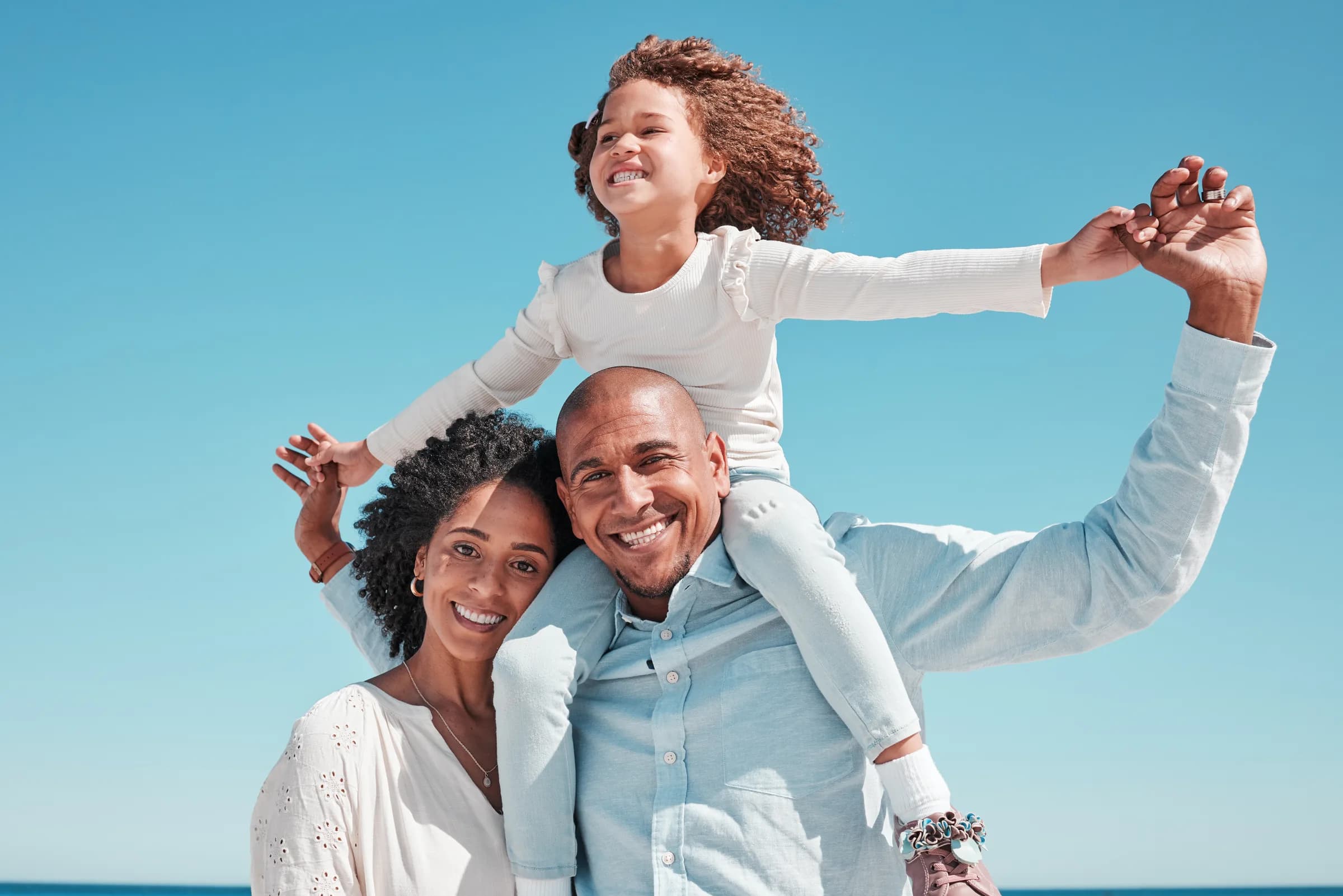 Familia disfrutando tiempo junta con tranquilidad